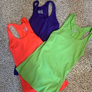 Set of 3 Under Armour tanks size small